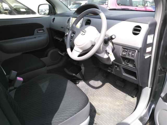 2010 Toyota Sienta X LTD auction photo 3