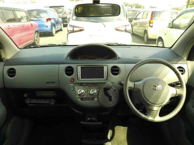 2010 Toyota Sienta X LTD auction photo 8