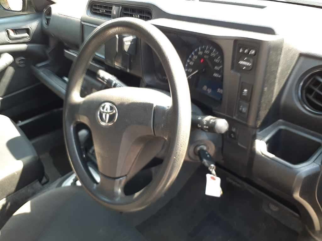 2021 Toyota Probox ハイブリッドF auction photo 9