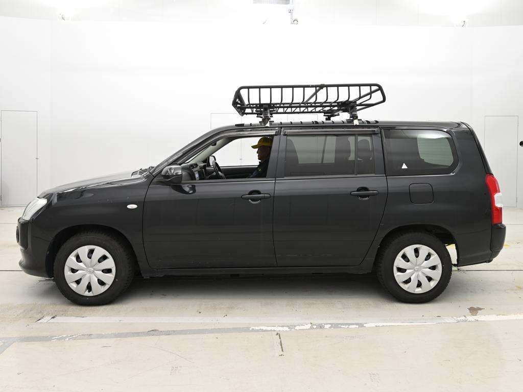 2021 Toyota Probox ハイブリッドF auction photo 4