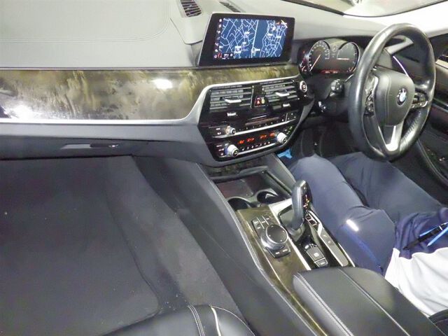 2017 BMW 5 Series 523Dツリングラグシ auction photo 3