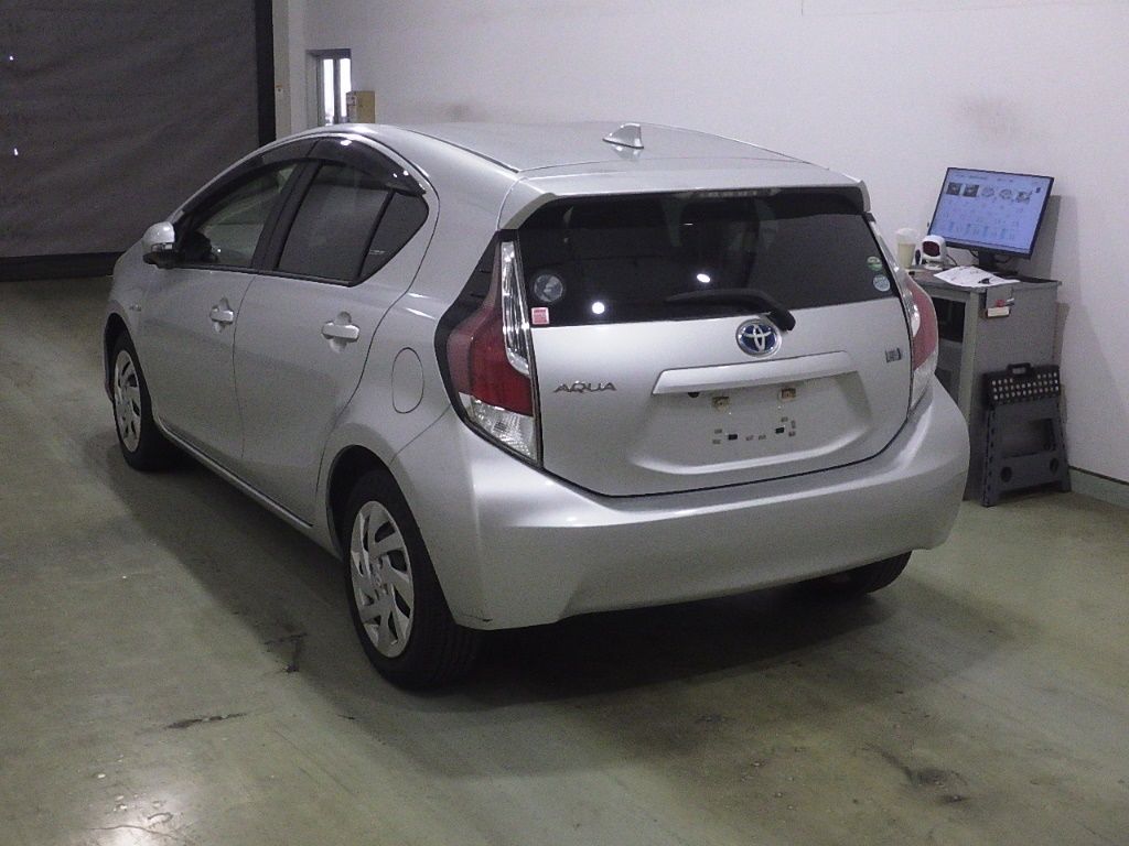 2015 Toyota Aqua S auction photo 5