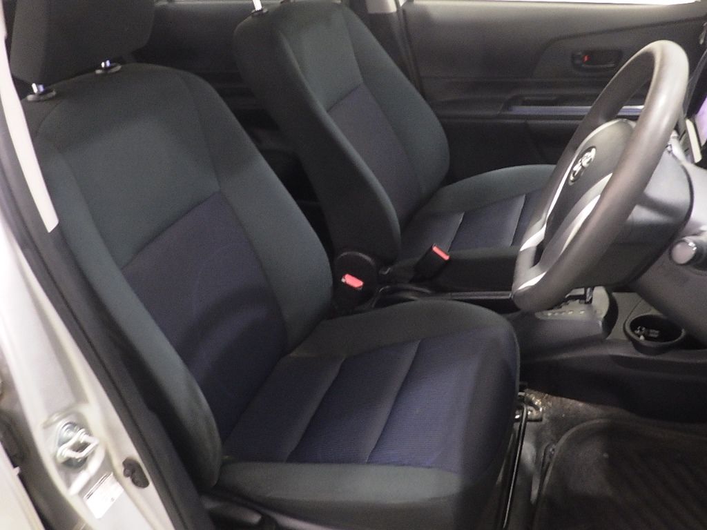 2015 Toyota Aqua S auction photo 6