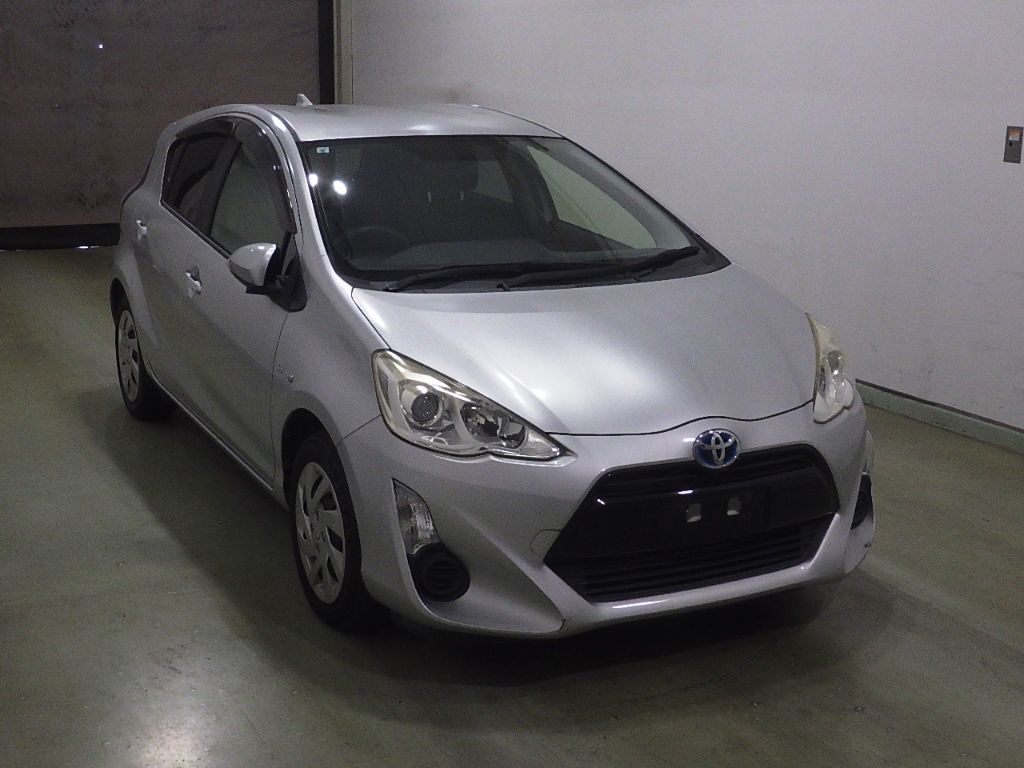 Japan Auction Vehicles 9 2015 Toyota Aqua S auction photo