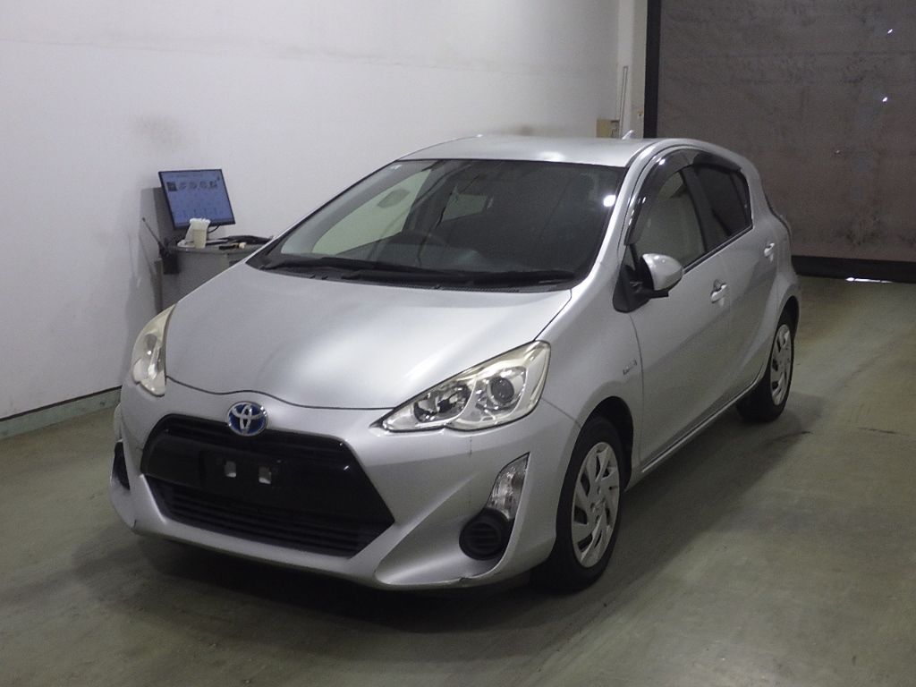 2015 Toyota Aqua S auction photo 4