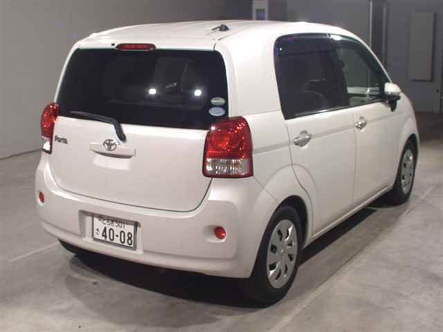 2017 Toyota Porte F auction photo 2