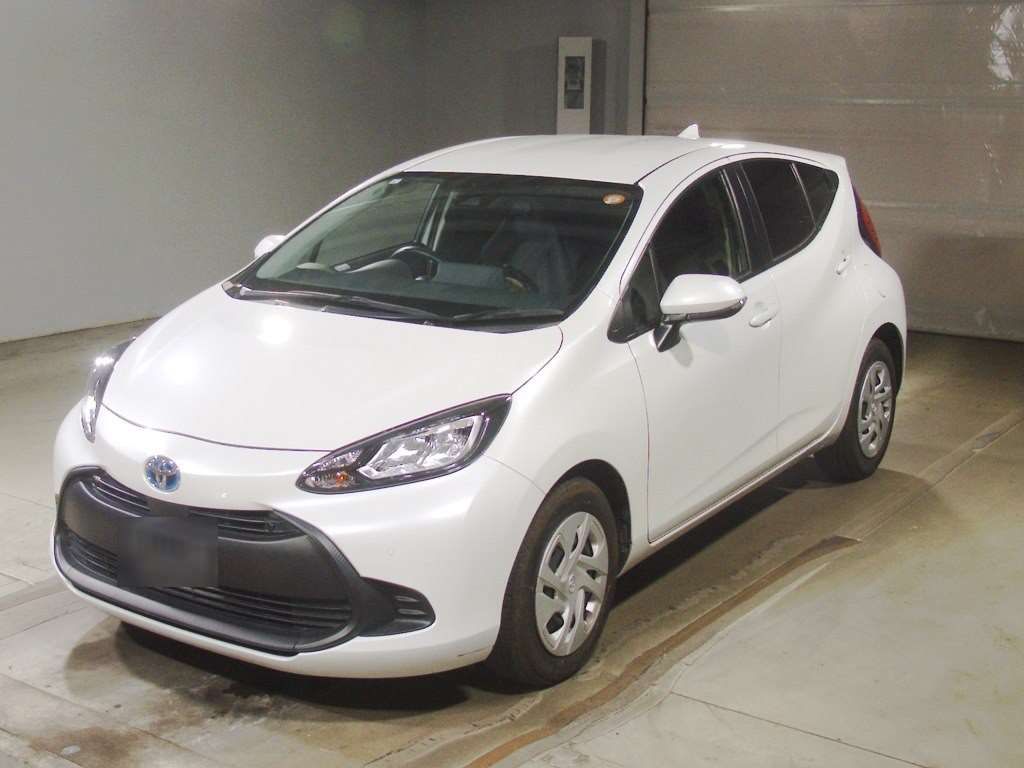 2022 Toyota Aqua X Japan auction vehicle