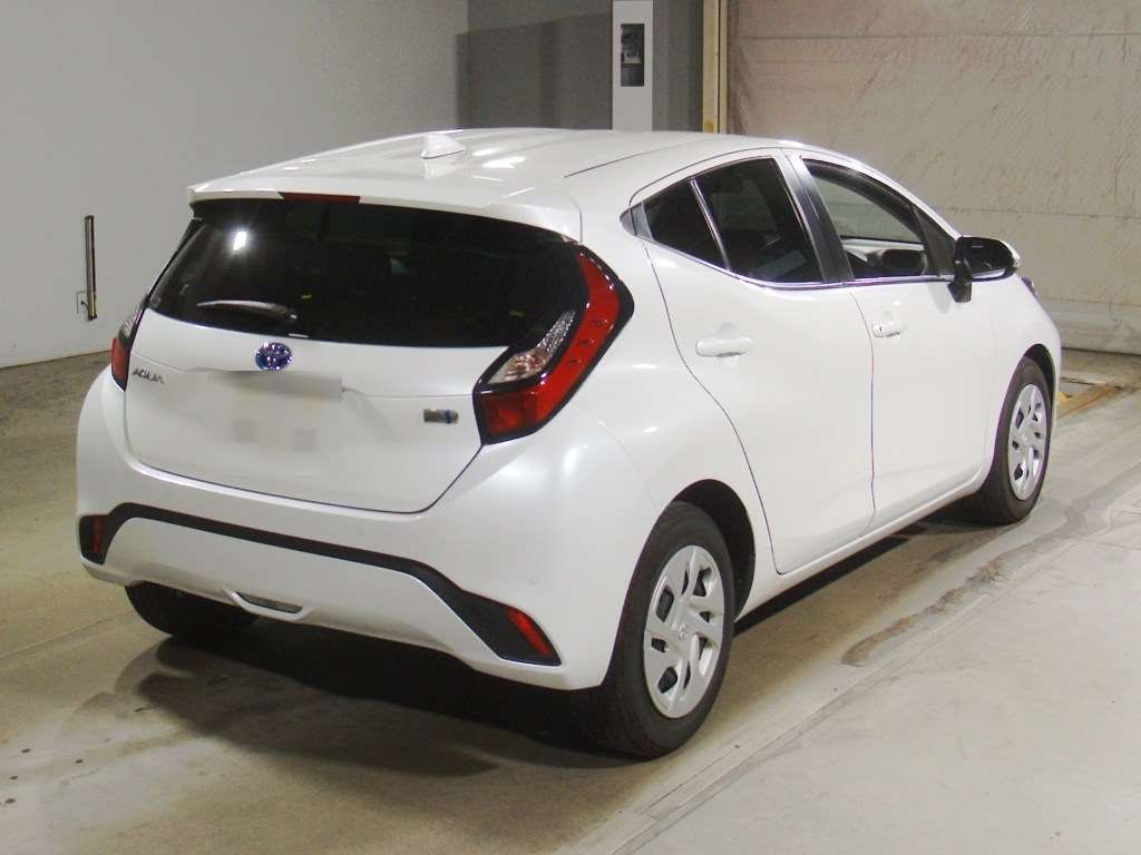 2022 Toyota Aqua X auction photo 2