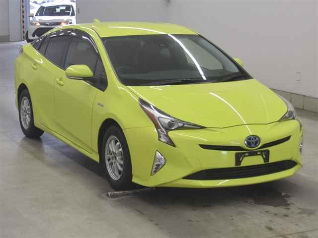 2017 Toyota Prius S Japan auction vehicle