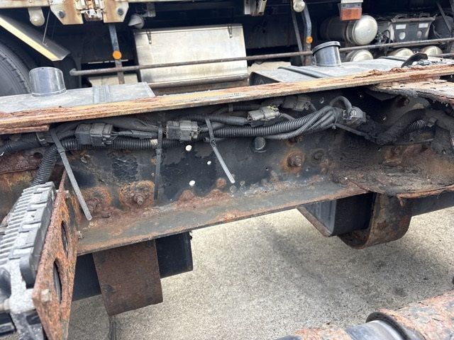 2015 Nissan Diesel UD chassis auction photo 11
