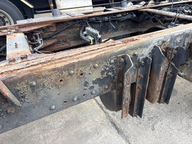 2015 Nissan Diesel UD chassis auction photo 15