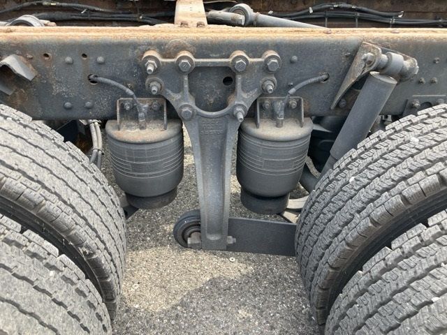 2015 Nissan Diesel UD chassis auction photo 8
