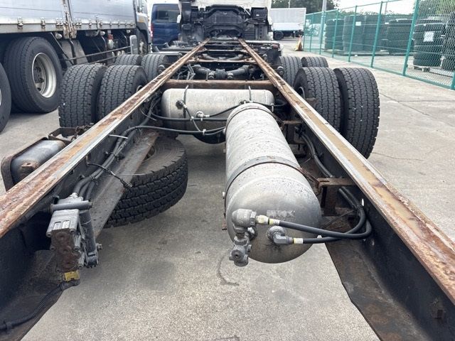 2015 Nissan Diesel UD chassis auction photo 13