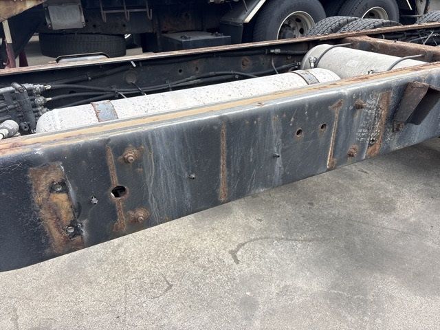 2015 Nissan Diesel UD chassis auction photo 14