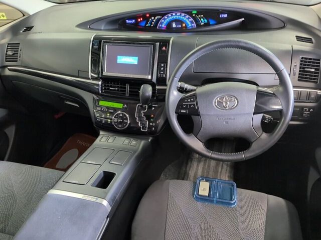 2014 Toyota Estima 4WD auction photo 3