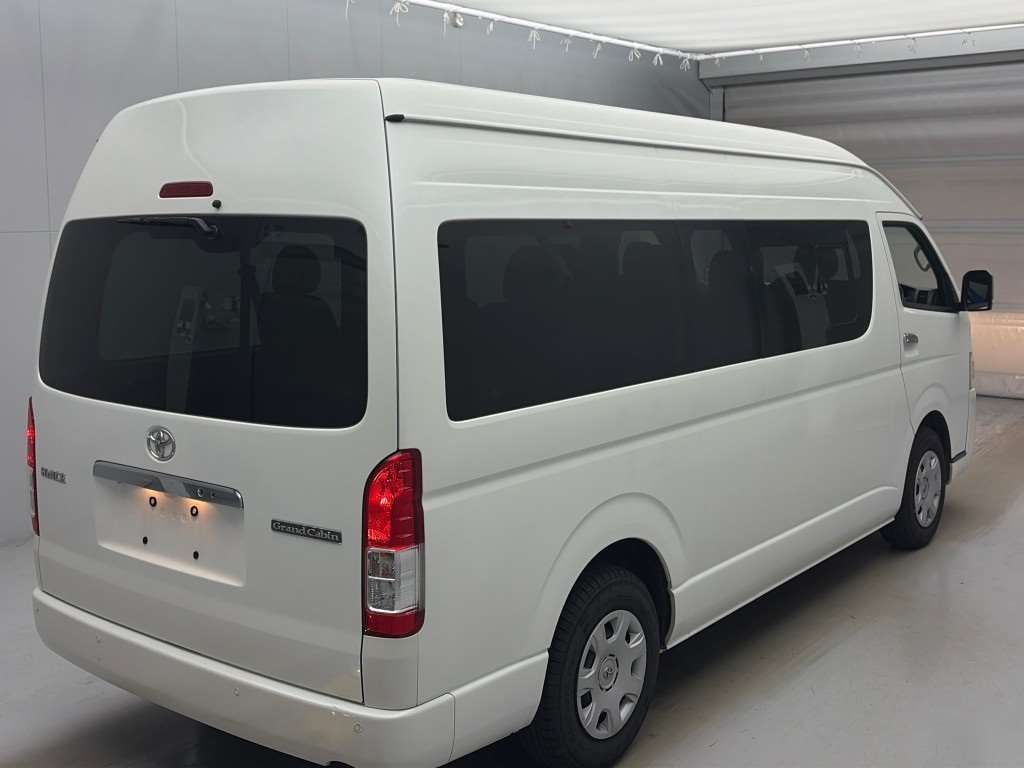 2022 Toyota Hiace グランドキャビン auction photo 2