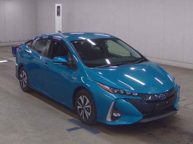 2021 Toyota Prius PHEV S Japan auction vehicle