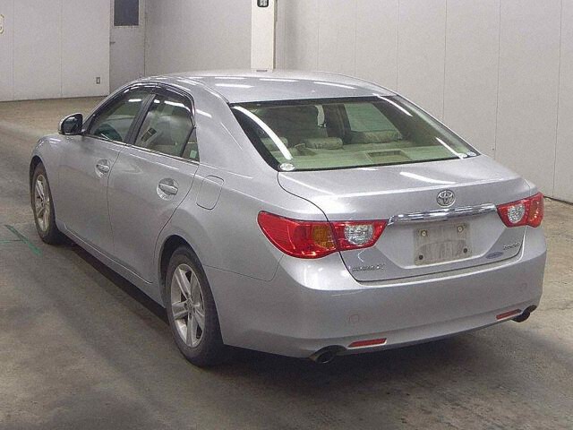 2010 Toyota Mark X 250G Relax Select auction photo 2