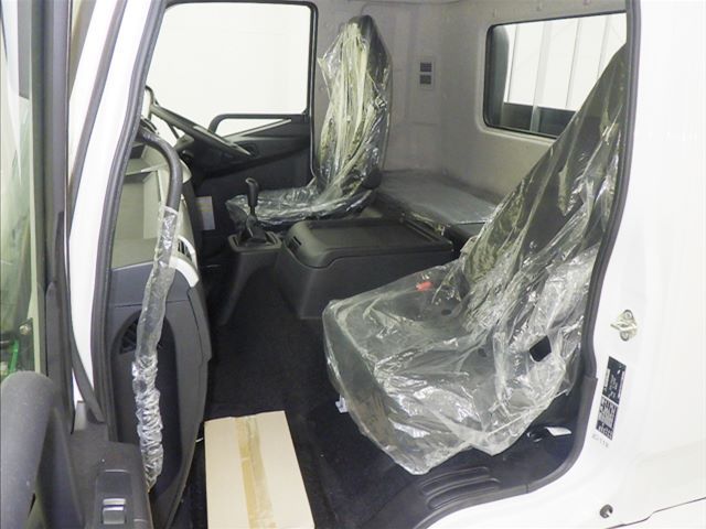 2024 Mitsubishi Fuso Flatbed auction photo 8