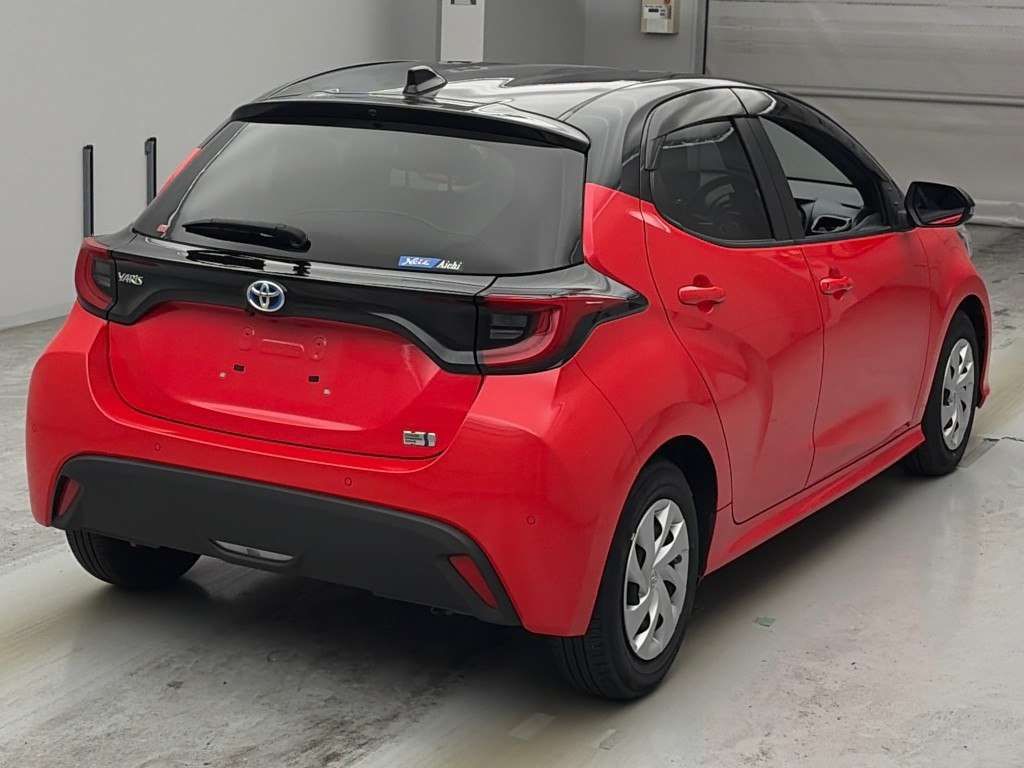 2022 Toyota Yaris ハイブリッドG auction photo 2