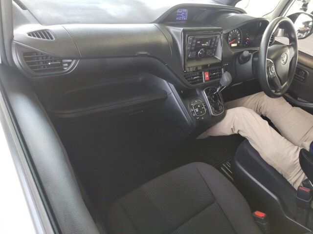 2019 Toyota Noah X ウェルキャブ auction photo 3
