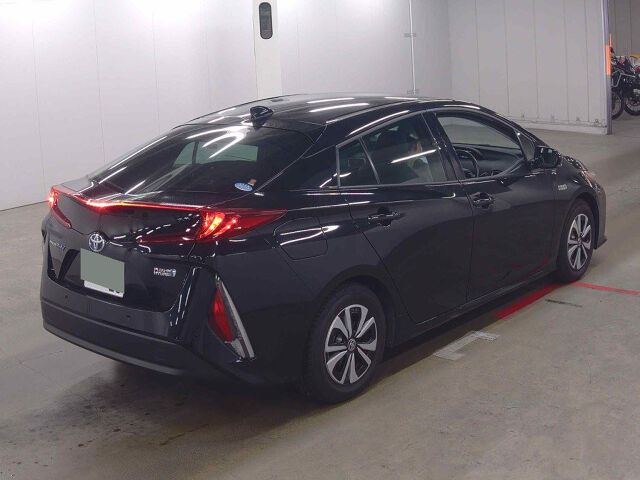 2020 Toyota Prius PHEV A Navigation Package auction photo 5