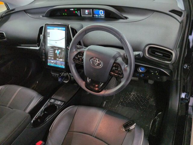 2020 Toyota Prius PHEV A Navigation Package auction photo 3