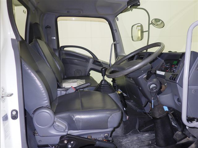 2017 Isuzu Forward dump auction photo 5
