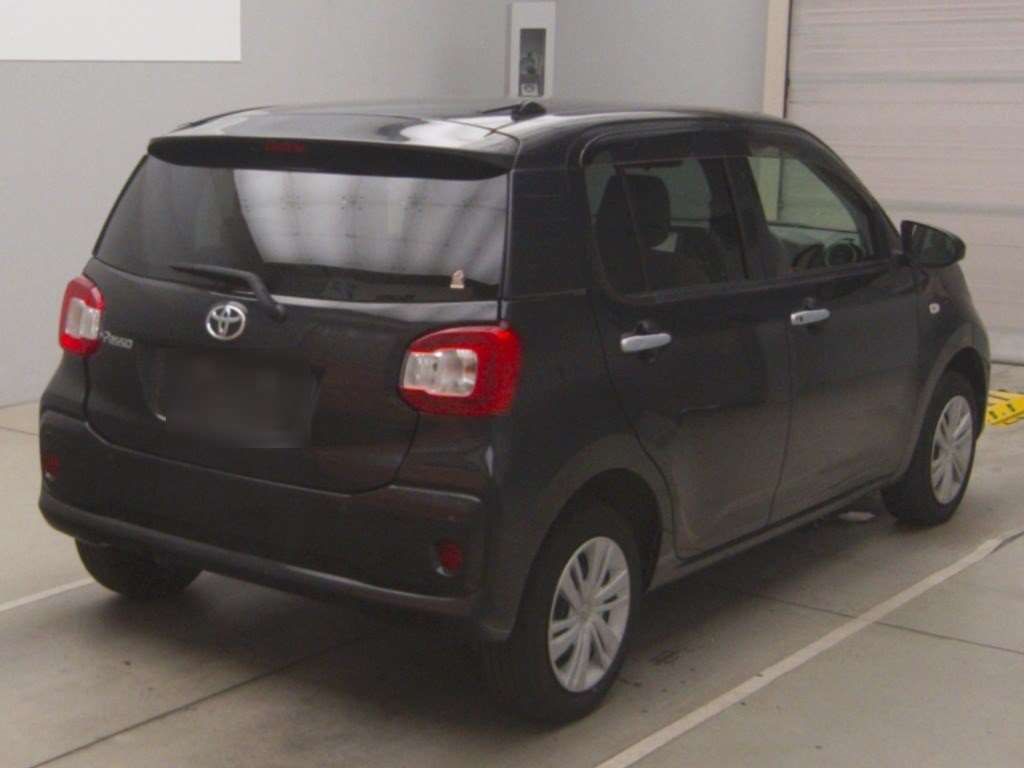2021 Toyota Passo X LパッケージS 4WD auction photo 2