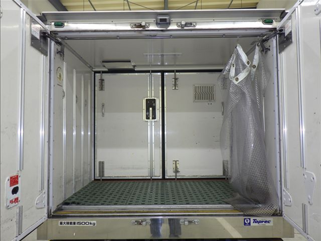 2018 Isuzu Elf 冷蔵・冷凍車 auction photo 4