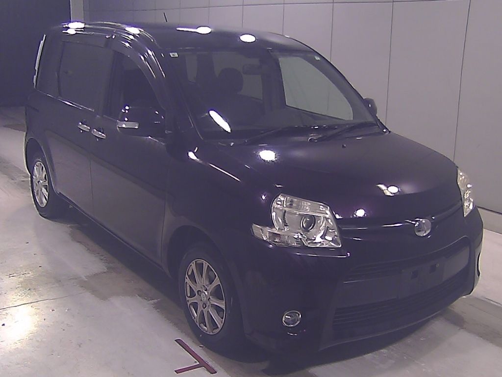 2011 Toyota Sienta DICE Japan auction vehicle
