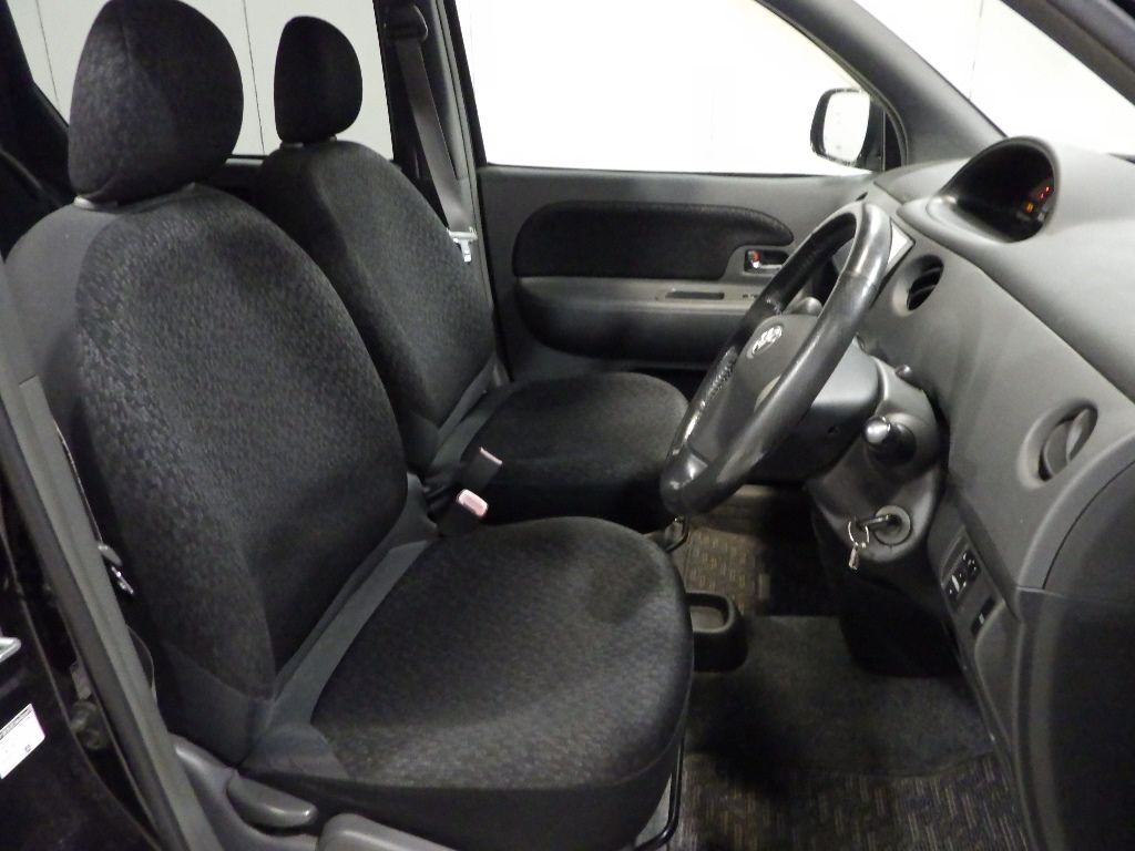 2011 Toyota Sienta DICE auction photo 6