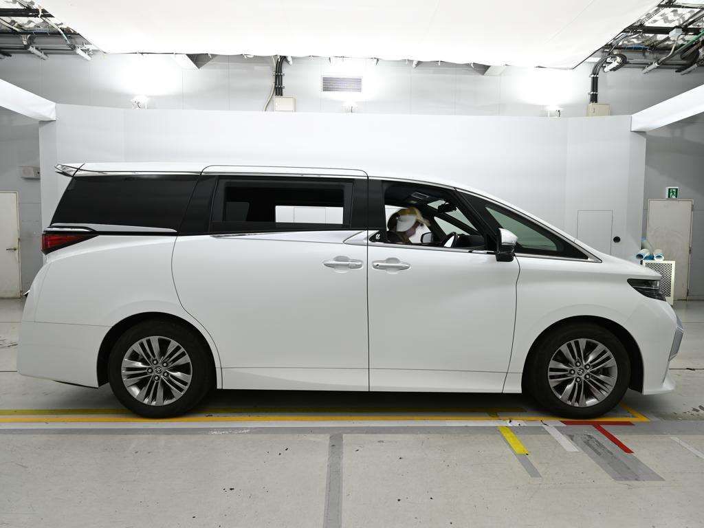 2023 Toyota Alphard Z auction photo 3