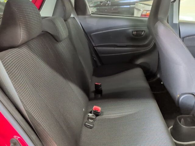 2017 Toyota Vitz F auction photo 6