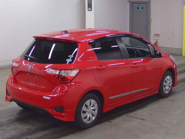 2017 Toyota Vitz F auction photo 5