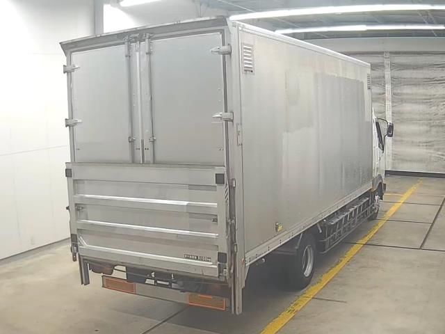 2004 Mitsubishi Fuso Fighter バン auction photo 2