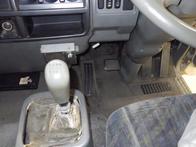 2004 Mitsubishi Fuso Fighter バン auction photo 8