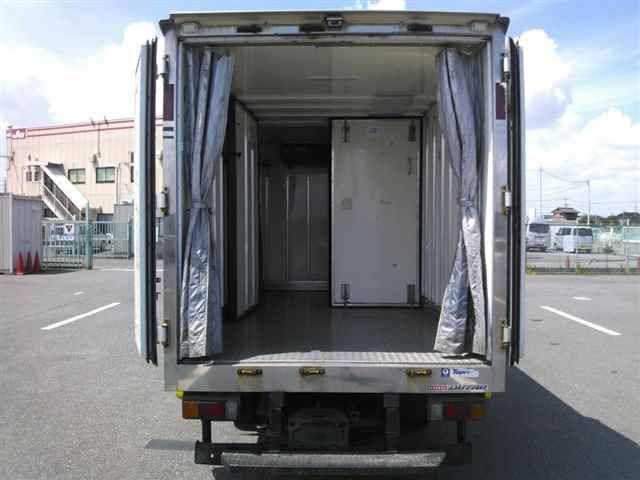 2016 Hino Dutro 4WD Refrigerated Vehicle auction photo 7