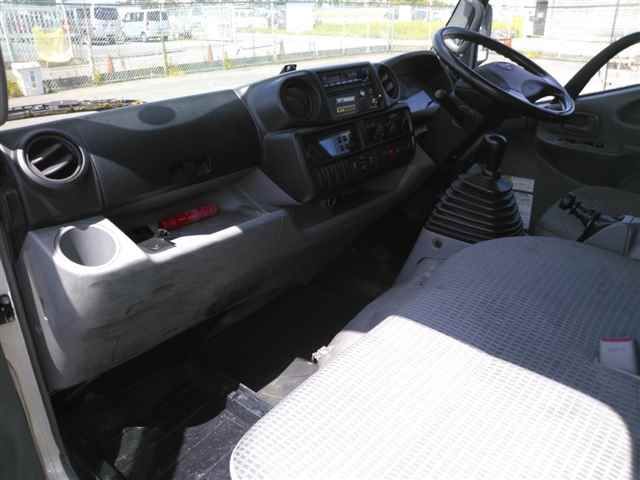 2016 Hino Dutro 4WD Refrigerated Vehicle auction photo 6