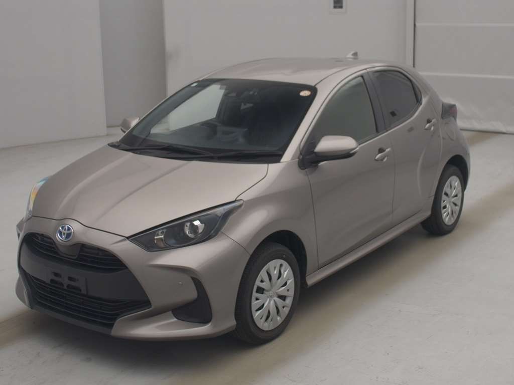 2022 Toyota Yaris ハイブリッドX 4WD Japan auction vehicle