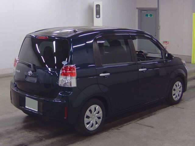 2016 Toyota Spade X auction photo 5