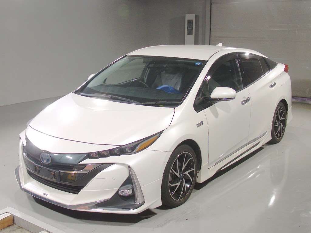 2017 Toyota Prius PHEV Aレザーパッケージ Japan auction vehicle
