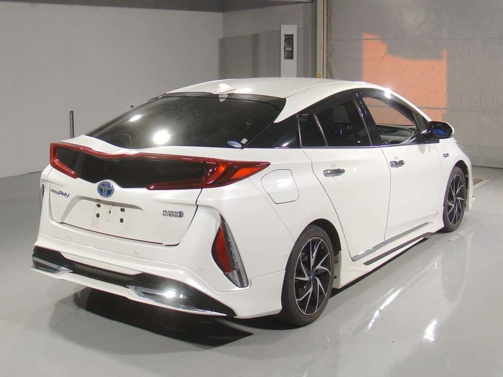 2017 Toyota Prius PHEV Aレザーパッケージ auction photo 2