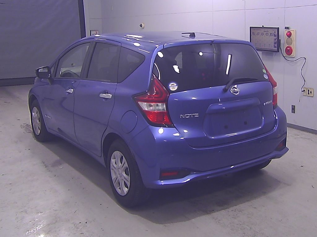 2017 Nissan ノート HB e-POWER X auction photo 5