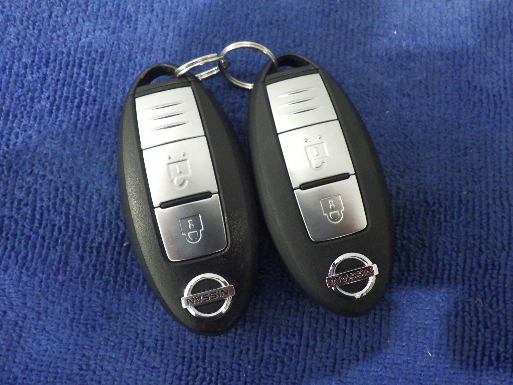 2017 Nissan ノート HB e-POWER X auction photo 12
