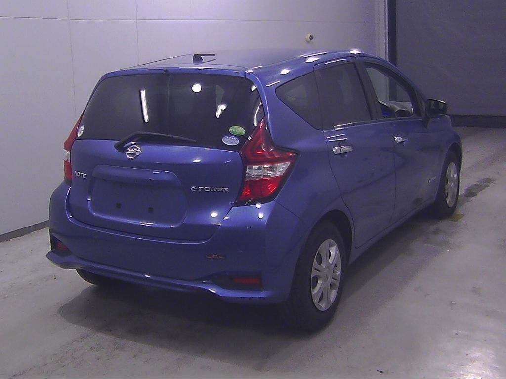 2017 Nissan ノート HB e-POWER X auction photo 2