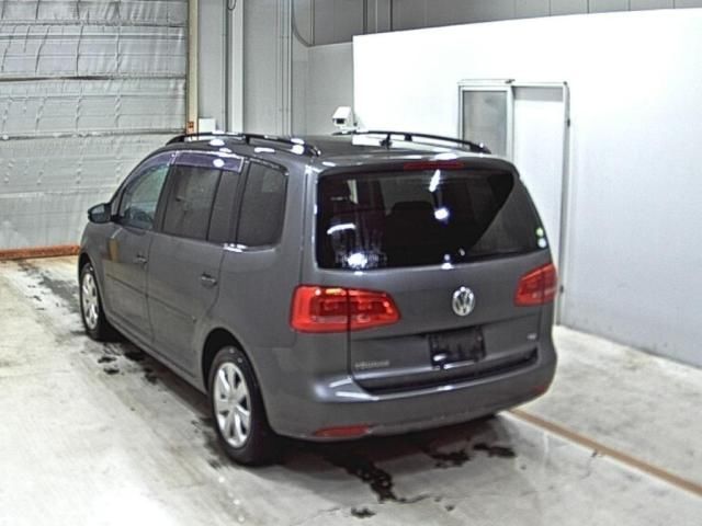 2011 Volkswagen ゴルフトゥーラン auction photo 2