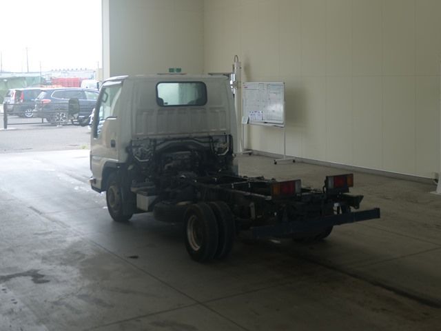 2012 Isuzu Elf シャーシ auction photo 2