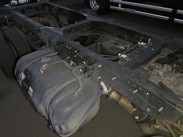 2012 Isuzu Elf シャーシ auction photo 17