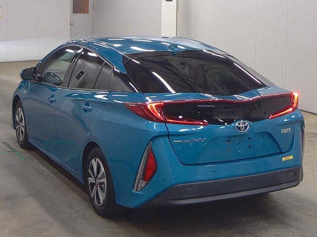 2017 Toyota Prius PHEV A auction photo 2